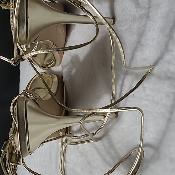 Nine West Women's Gold Shoe - Picture 3 of 8